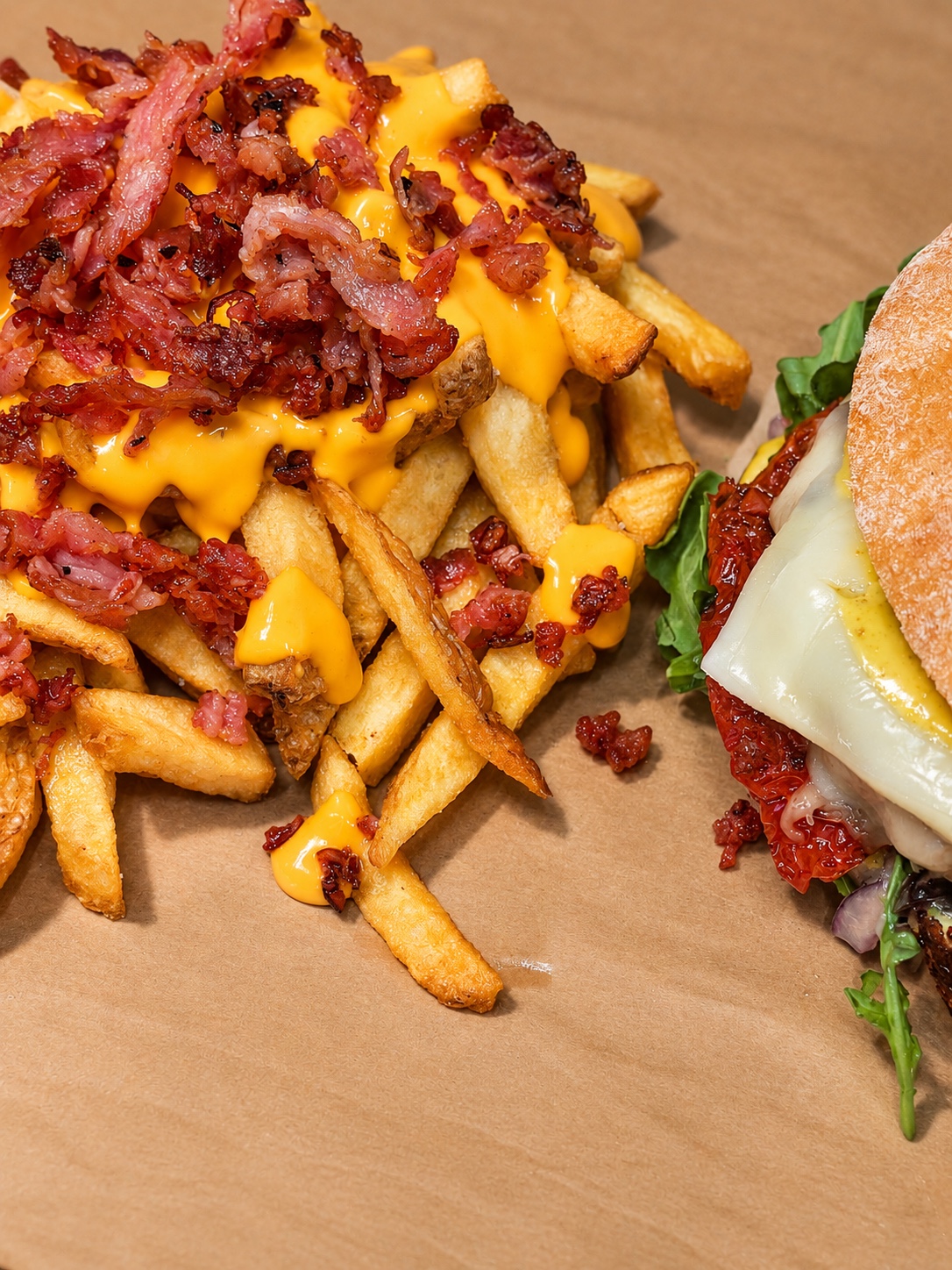 Frites fraîches, cheddar et bacon